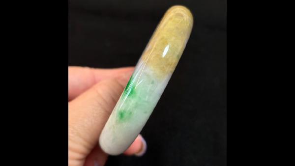 黃翡飄綠帶淡春彩手鐲