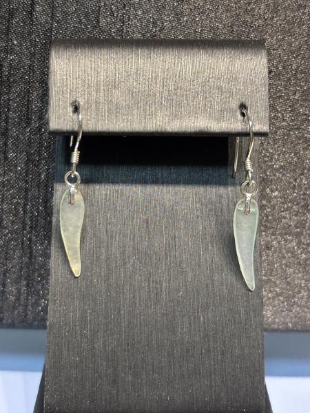 冰種翡翠葉片耳環，造型簡約，銀質耳鉤，清新淡雅