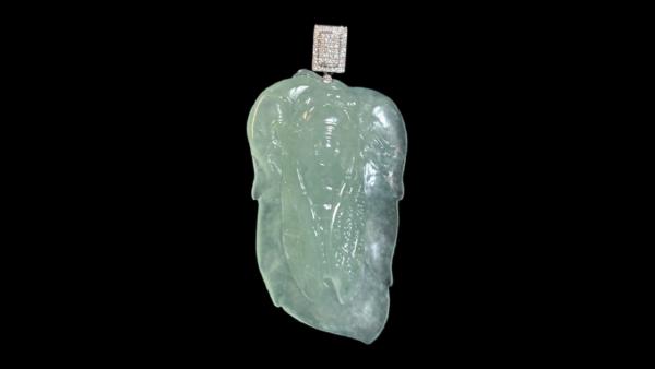 Beautiful Jade Pendants | 美麗的翡翠吊墜