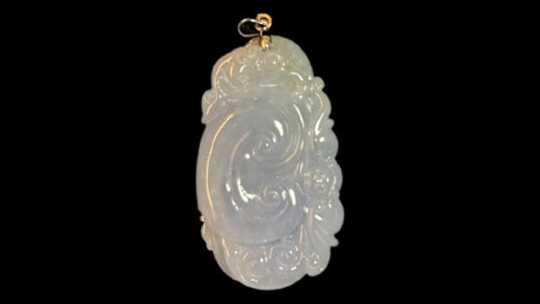 紫羅蘭如意，冰冰透透，雕工細膩，膠感飽滿。寓意萬事如意，吉祥安康